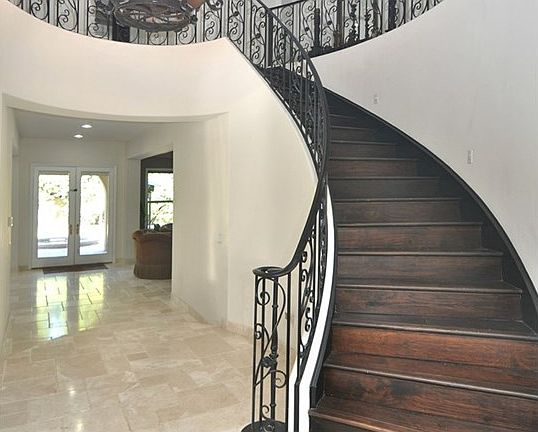 5th image of 2159 Hathaway Blvd