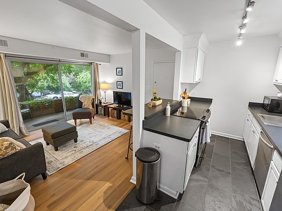 4th image of 1800 Jefferson Park Ave APT 86
