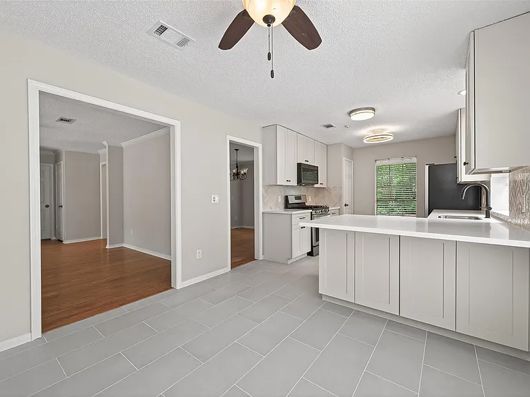 106 Breezy Point Pl — Photo 10
