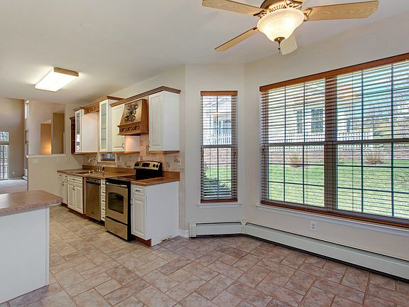 3rd image of 42 Big Pond Ln