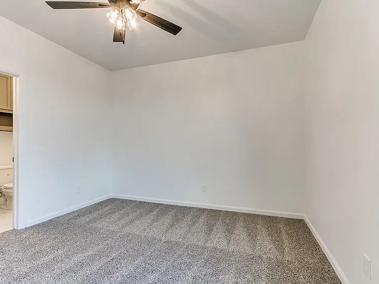 1901 Hollow Crest Ct — Photo 49