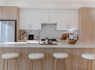 32110 Hillcrest Ave #215, Abbotsford, BC V2T 1S4