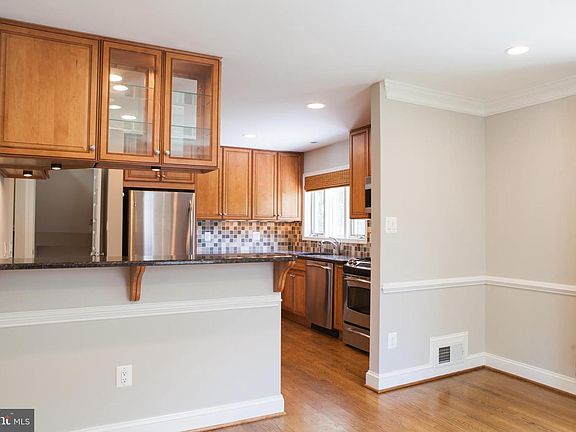 5th image of 8417 Crown Pl