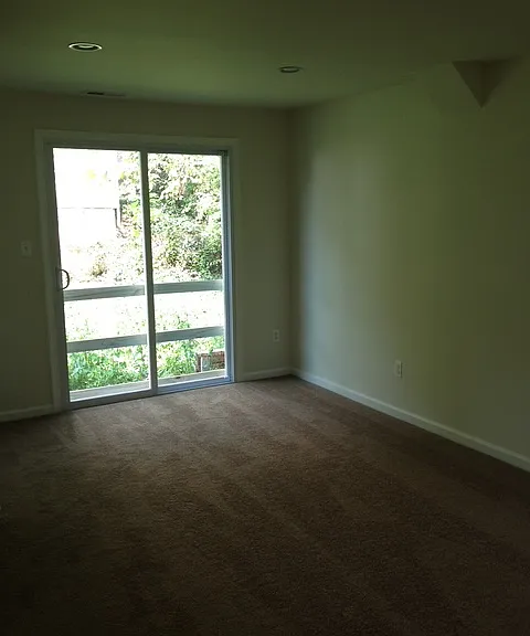 Poplar Ave — Photo 10