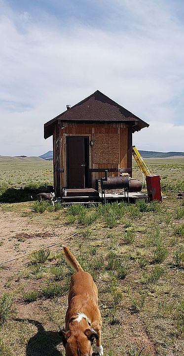 Small stove w/fold down bed