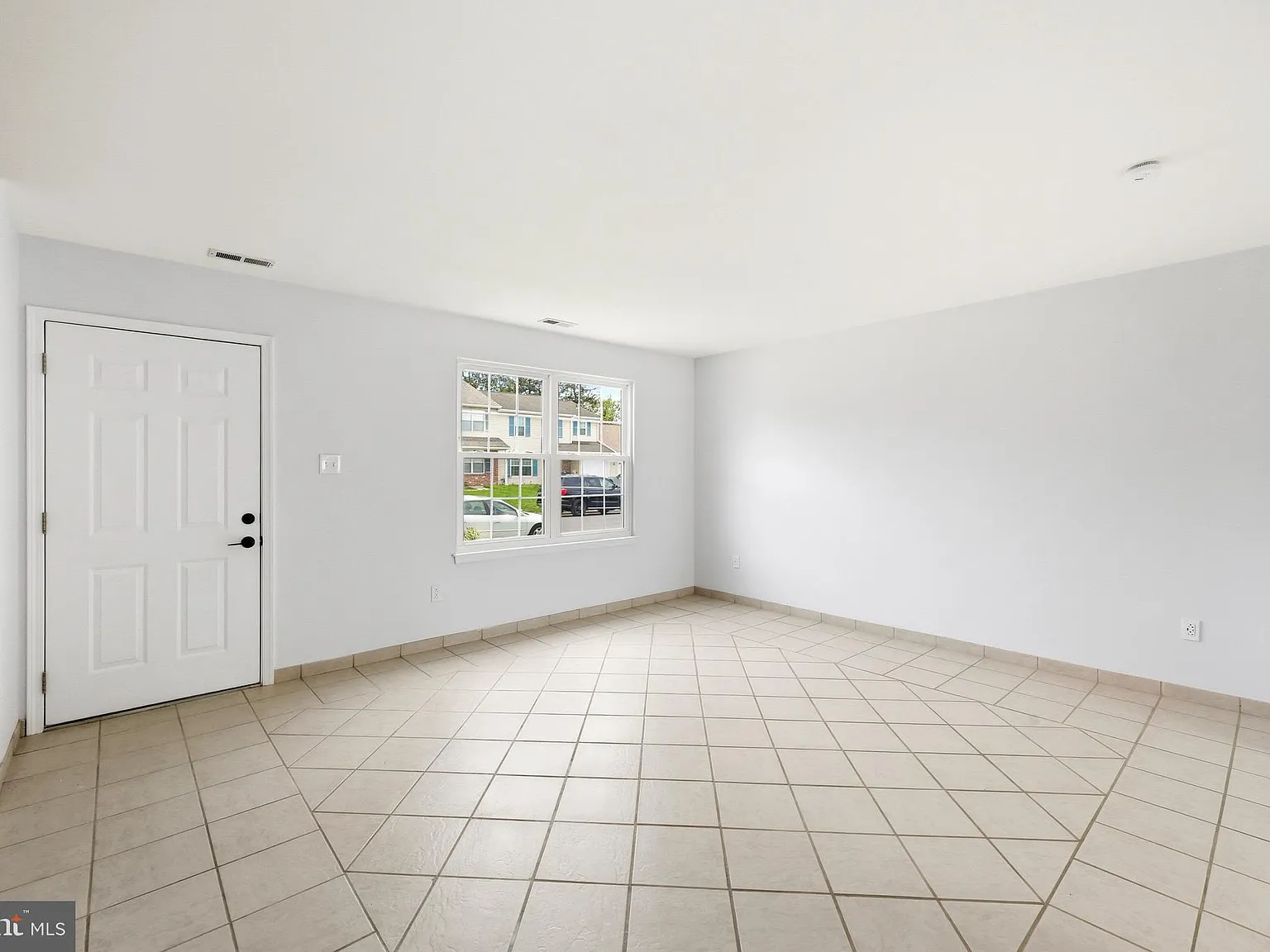 3 bed, 2.5 bath, 1380 sqft, $2,800 — Photo 4