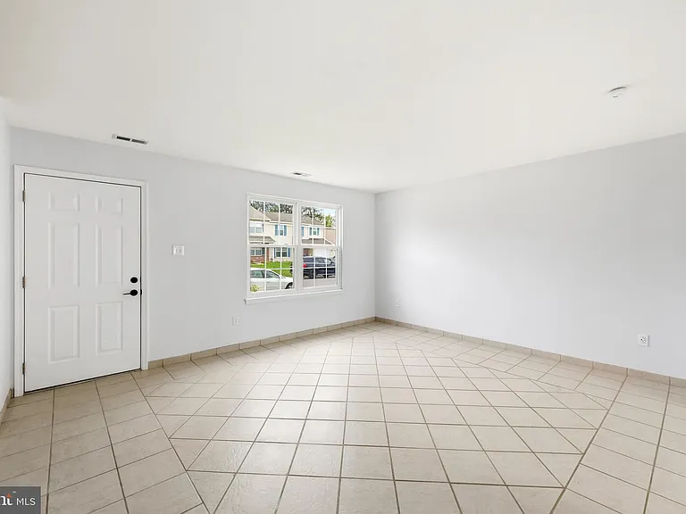 315 Catalano Ln — Photo 4