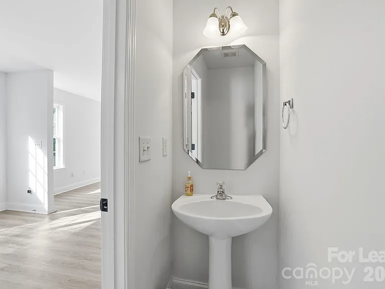 512 Bearbrook Ln — Photo 11