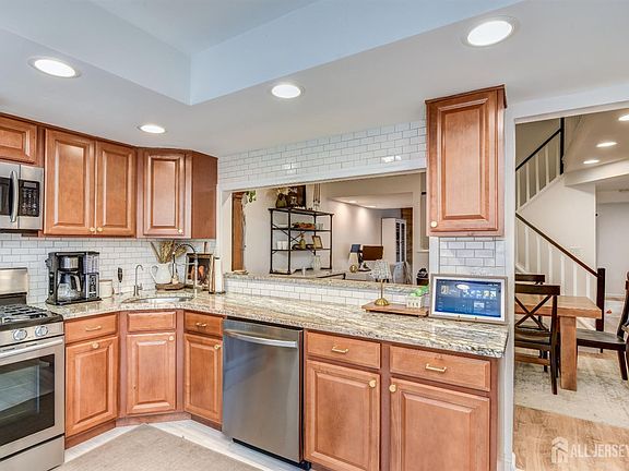 4th image of 347 Jester Ct