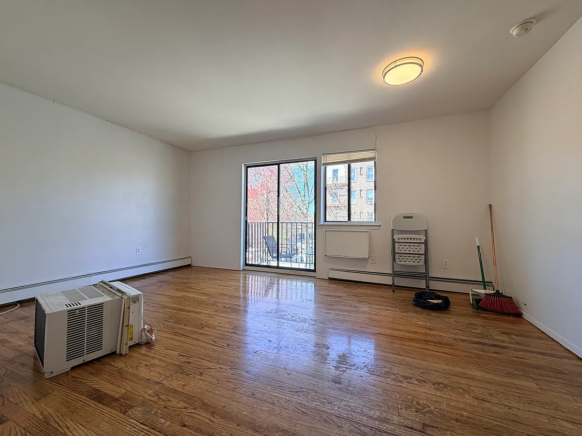 Building Photo - 4135 159th St #2