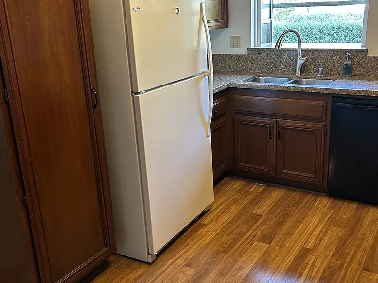 451 Summer View Cir — Photo 7