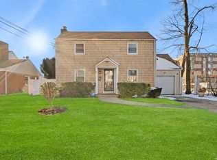 31 Clarendon Rd, Hempstead, NY 11550
