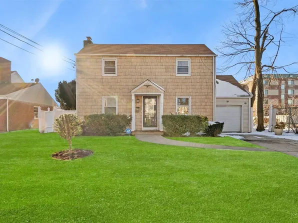 31 Clarendon Road, Hempstead, NY 11550