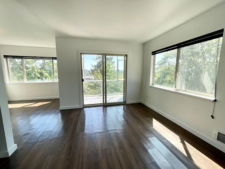 Bayview Apartments — Photo 98