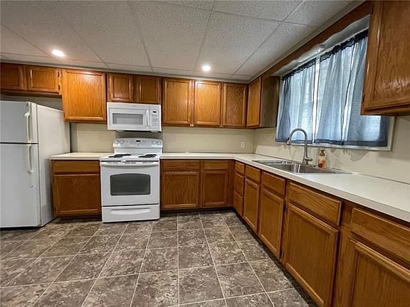3rd image of 1568 Lincoln Ave