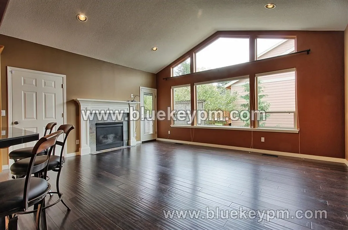 Building Photo - 13630 SE Portland View Pl