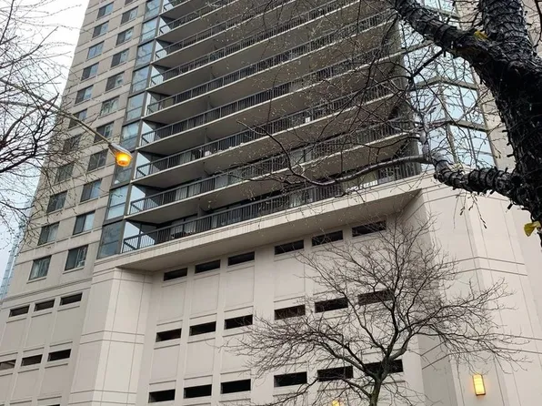 33 W Delaware Pl APT 17C, Chicago, IL 60610