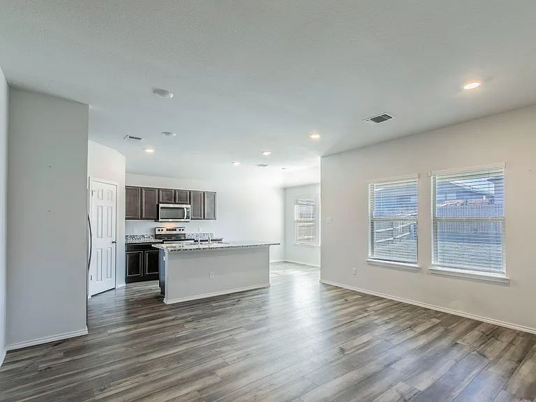 237 Poplin Ln — Photo 2