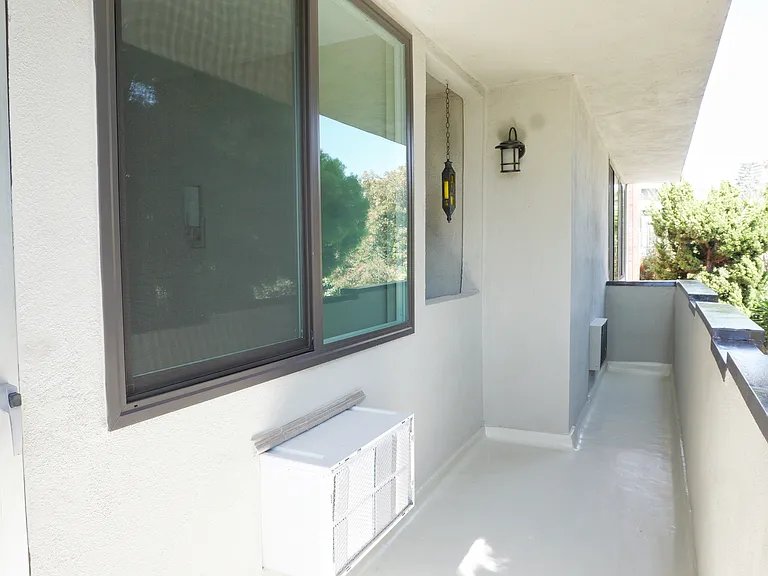 501 N Kings Rd #104 — Photo 5