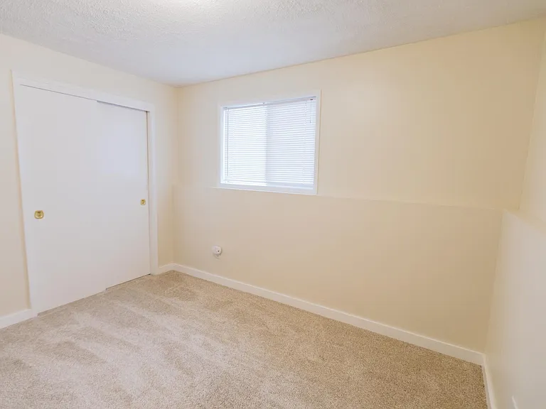1233 Pineview St — Photo 9