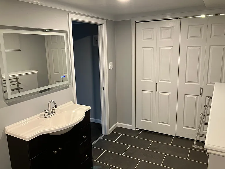 Downstairs full bath (view 3