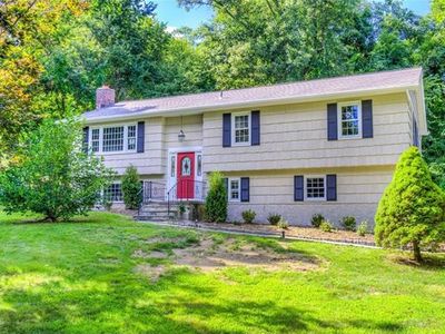 27 Lake Dr, Somers, NY, 10589