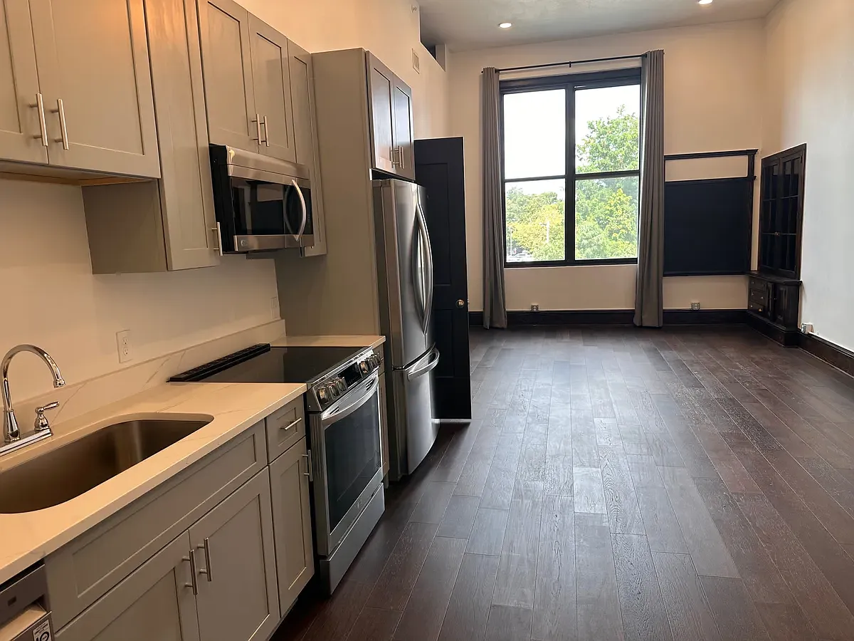 2 bed, 1100 sqft, $2,400 — Photo 3