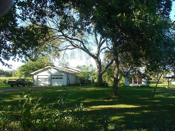 3rd image of 301 Lilly St
