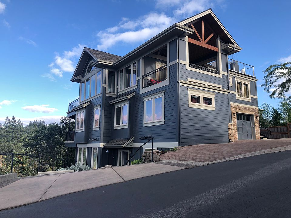 Private cul-de-sac, dedicated parking, private entrance, cohesive neighborhood with friendly neighbors.