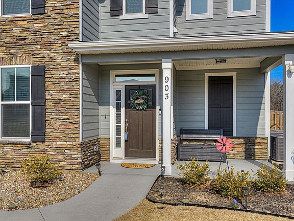 3rd image of 903 Lillian Park Drive
