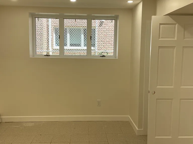 27 Washington Ave #B — Photo 4