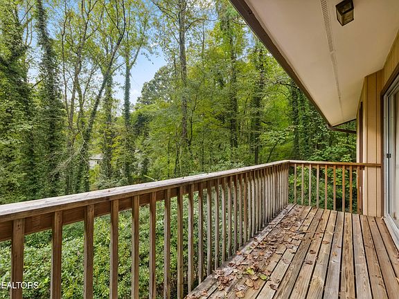 5th image of 2520 SW Tall Pine Ln