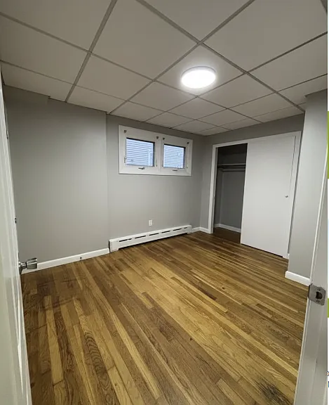 Bedroom (2 closets)