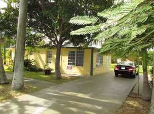 131 SE 9th St, Hallandale, FL 33009