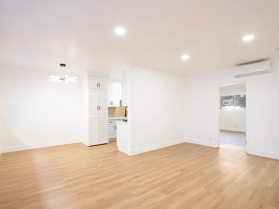 926 N Hudson Ave