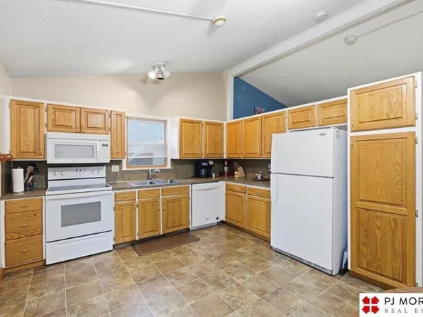 15141 Adams St, Omaha, NE 68137