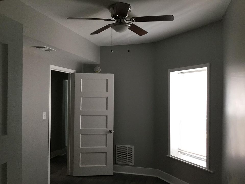 2nd image of 5539 W Adams St #1