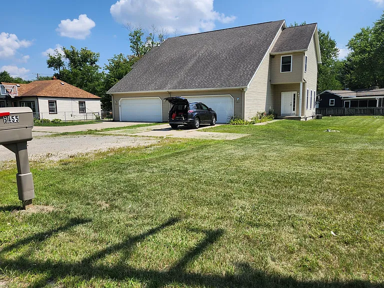6455 Williams Lake Rd — Photo 1