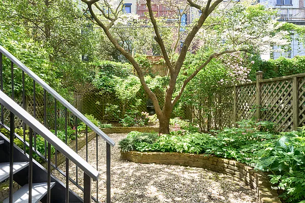 Sold by Compass | media 10