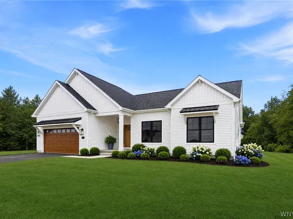 5693 Dorothy Cir, Clarence, NY 14032
