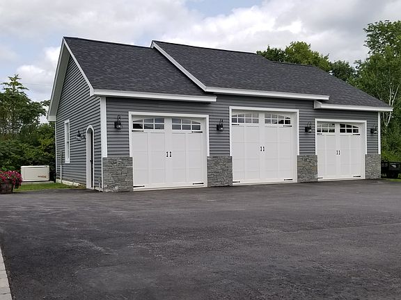 1,500 sq/ft 3-bay garage