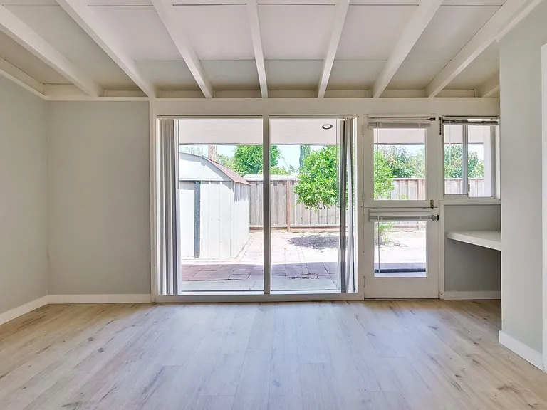 3049 Harding Ave — Photo 20