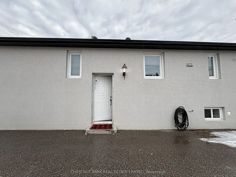 93 Surrey Ave — Photo 2