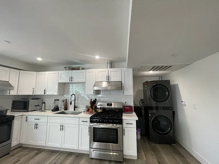 1532 W 37th St #1530 — Photo 8