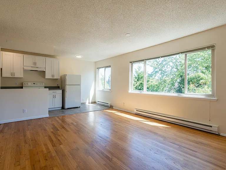 Lake Vista Apartments — Photo 13