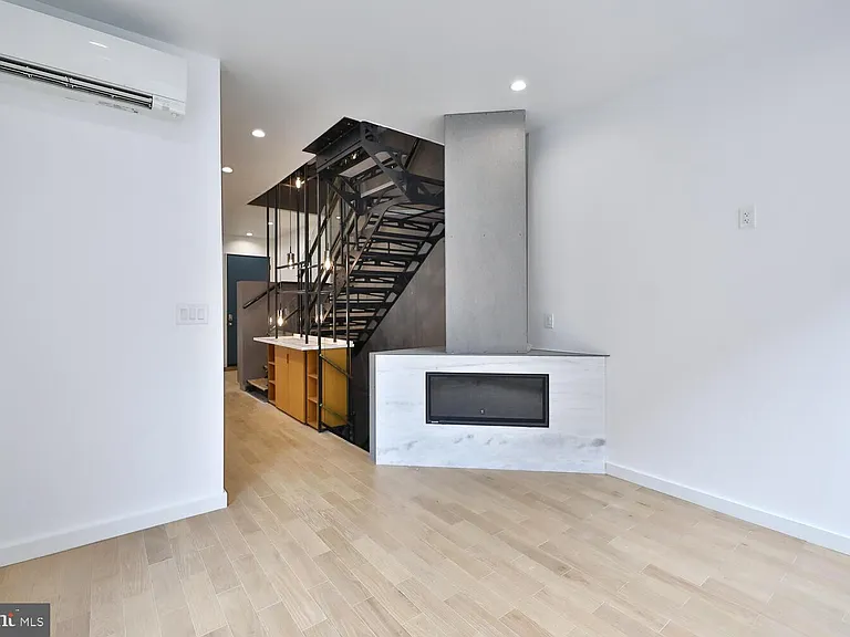 725 S 6th St — Photo 9