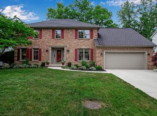 106 E Pinelake Dr, Williamsville, NY 14221