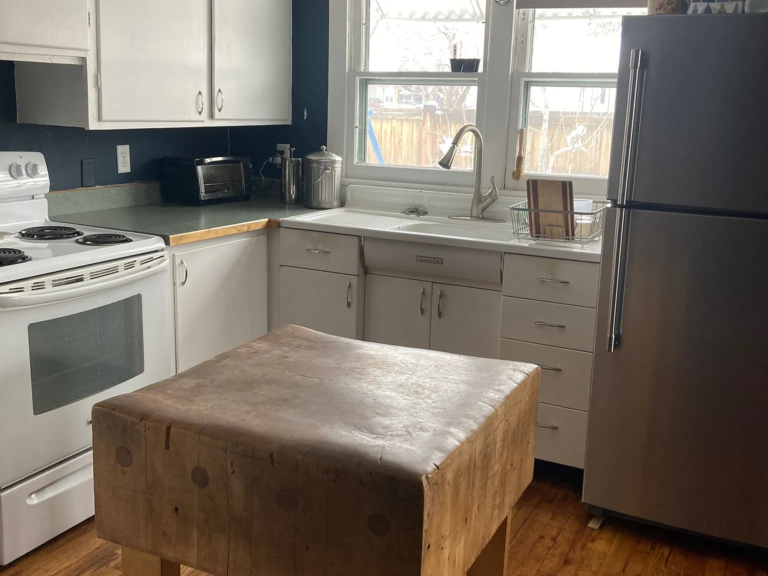 2 bed, 940 sqft, $1,800 — Photo 2