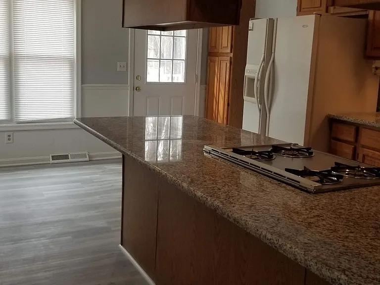131 N Main St — Photo 7