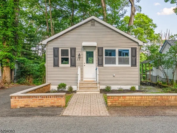 11 E Madison Trl, Hopatcong Boro, NJ 07843